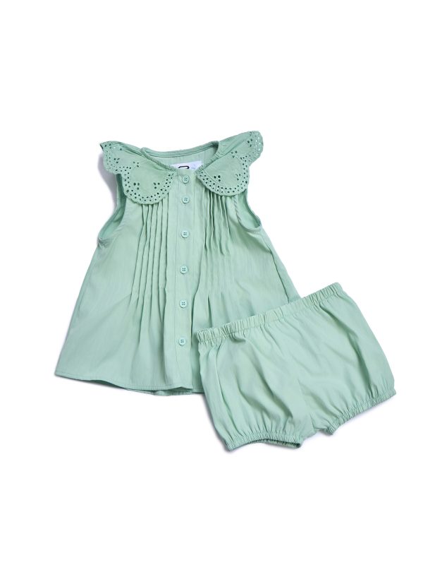 בייבי קפלים וצווארון רקום