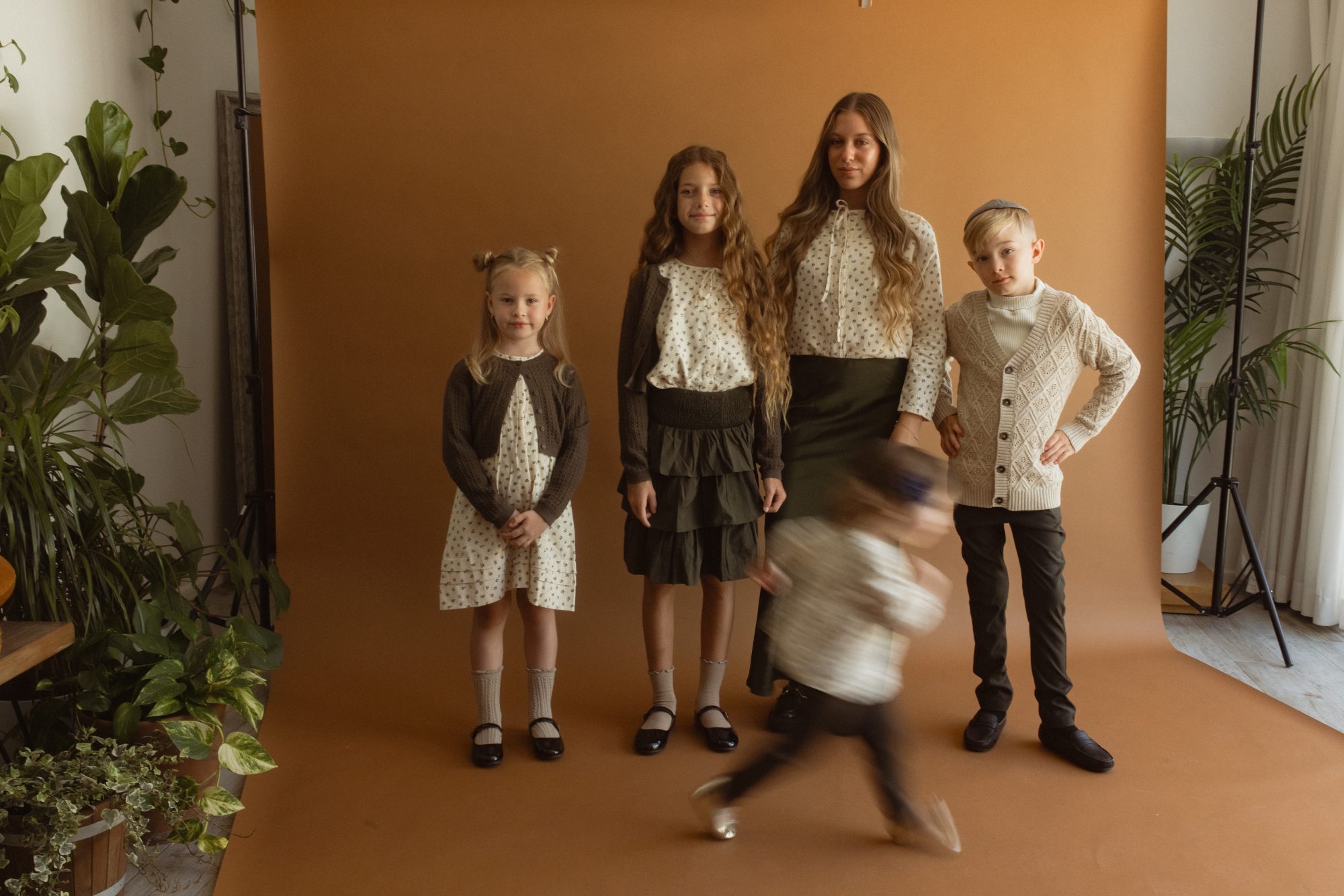 ⁦חולצה כפלונים פרחונית⁩ – תמונה ⁦4⁩